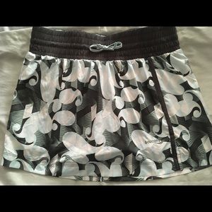 Saucony running skort. Medium
